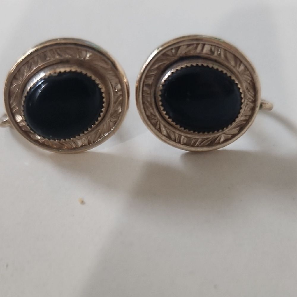 Vintage AMCO 14k Gold Filled Onyx Screw Back Earrings.